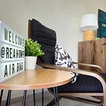 Rea Home Apartment - Modern & Stylish Stay