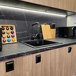 Rea Home Apartment - Modern & Stylish Stay