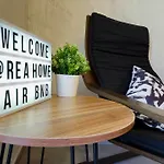 Rea Home Apartment - Modern & Stylish Stay