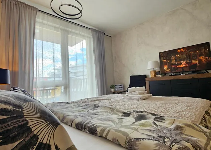 Rea Home Apartment - Modern & Stylish Stay